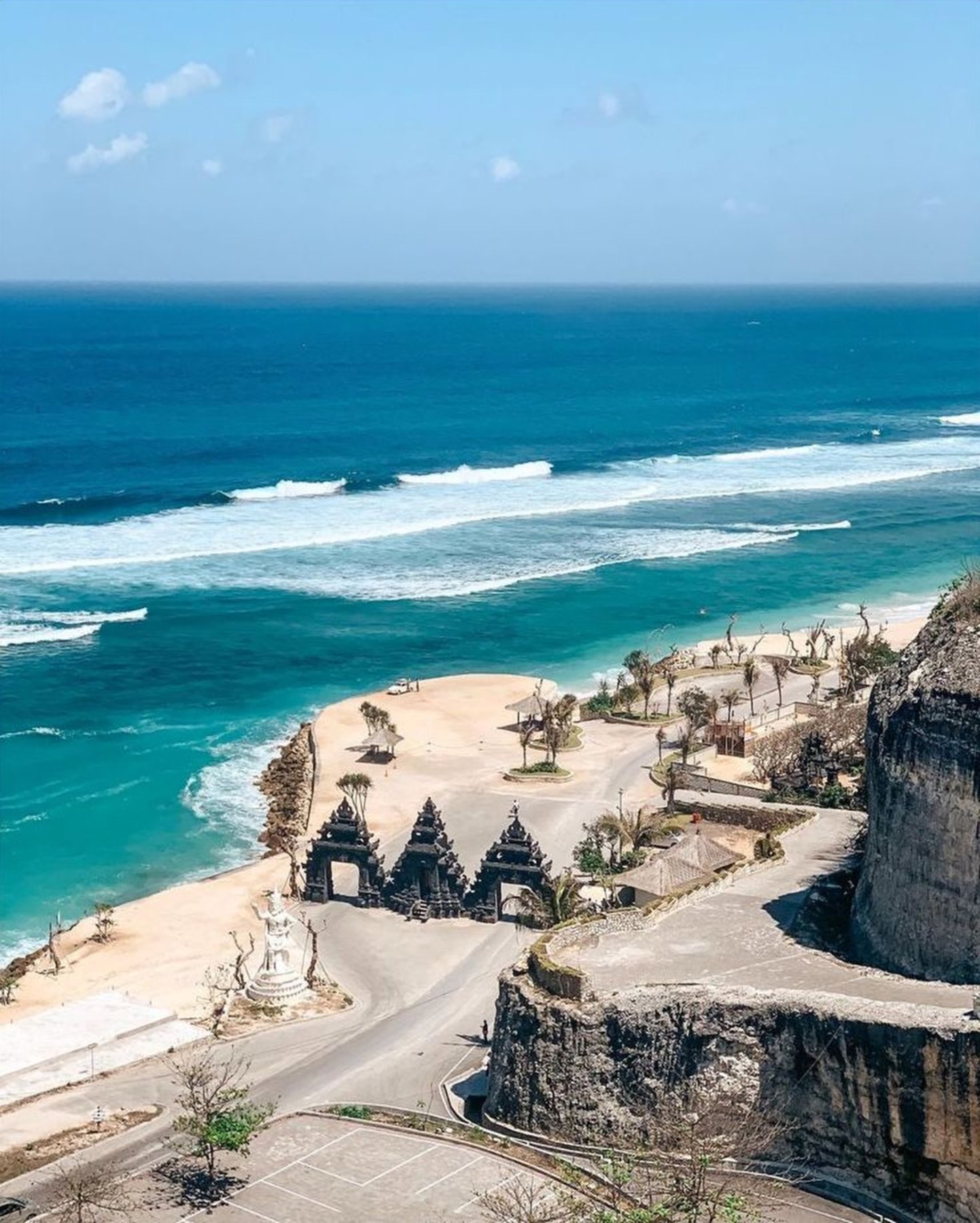 شاطئ Melasti